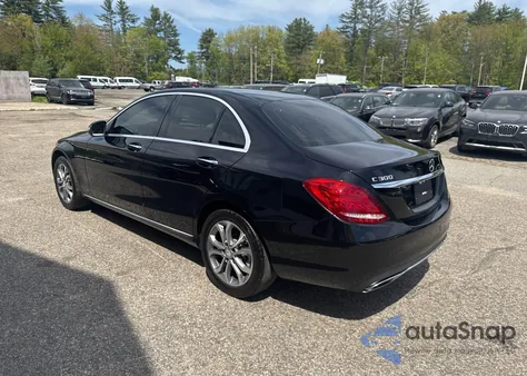 2015 Mercedes-Benz C 300 4Matic из США, поврежденный, VIN 55SWF4KB3FU060216